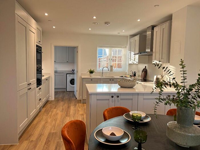 5 Bedroom Detached House For Sale In Clayhill Road, Burghfield Common, RG7