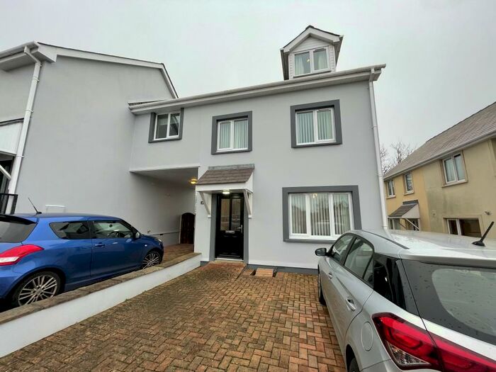 3 Bedroom House To Rent In Pembroke Dock, SA72