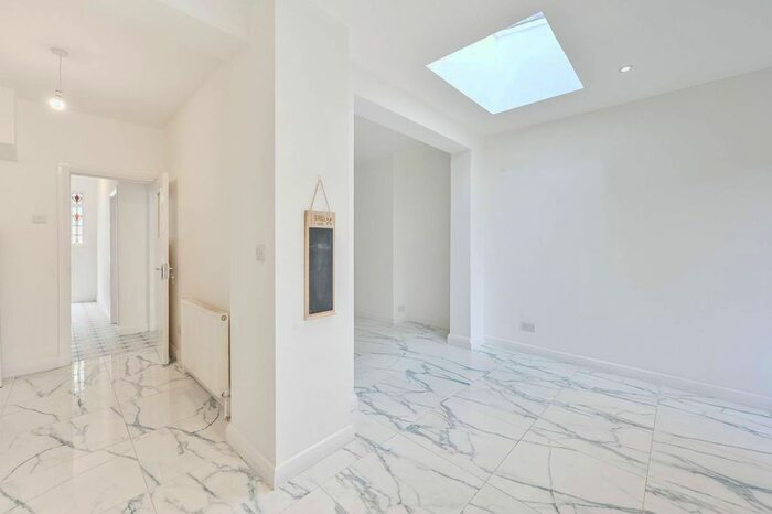 3 Bedroom Property To Rent In Sanderstead Road, Leyton, London, E10