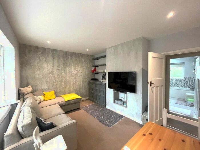 2 Bedroom Maisonette To Rent In The Highlands, Potters Bar, Hertfordshire, EN6