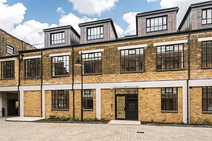 2 Bedroom Flat To Rent In Rainville Road, Hammersmith, London, W6