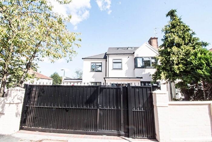 Studio To Rent In Birkbeck Avenue, Greenford, UB6