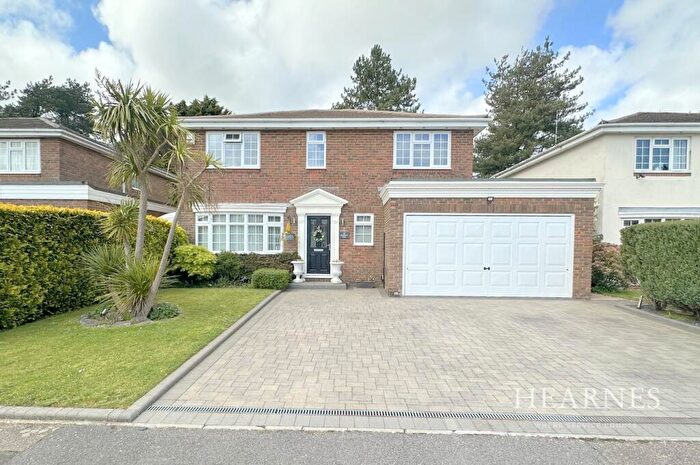 4 Bedroom Detached House For Sale In Wishart Gardens, Muscliff, Bournemouth, BH9