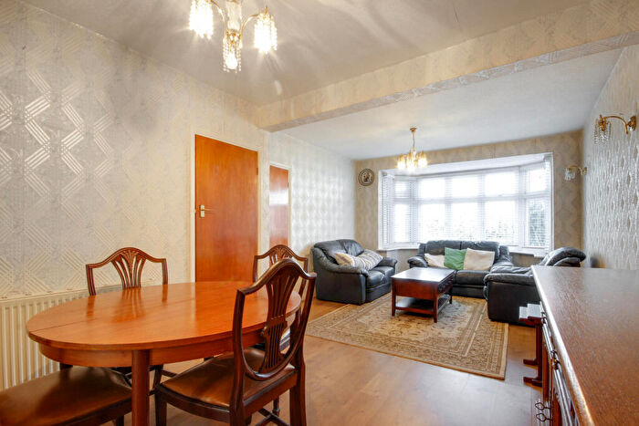 House For Sale In Broadlands Close, Enfield, EN3