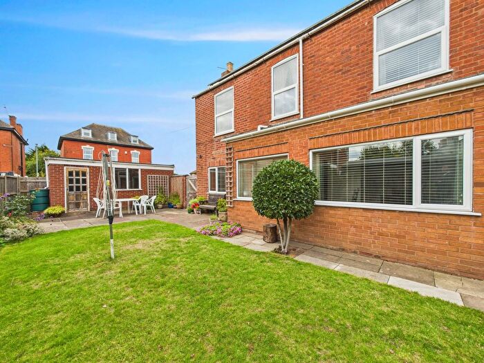 3 Bedroom Semi-Detached House For Sale In Fern Road, Worcester, Worcestershire, WR2