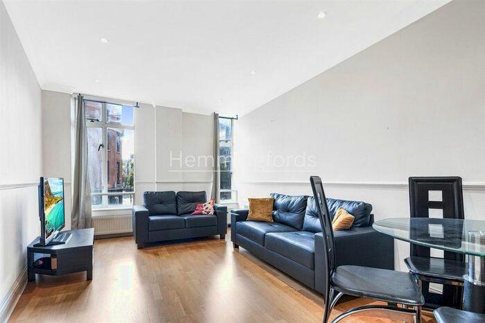 2 Bedroom Flat To Rent In Goswell Road, Clerkenwell, EC1V