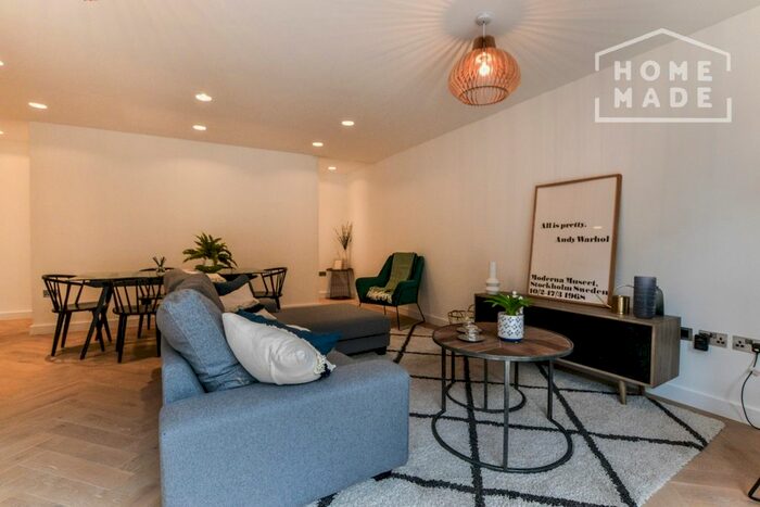 3 Bedroom Flat To Rent In Bell Foundry Close, Croydon, CR0