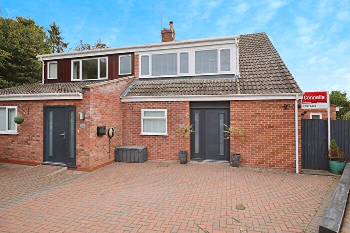 4 Bedroom Semi-detached House For Sale In Beale Close, Bishops Tachbrook, Leamington Spa, CV33