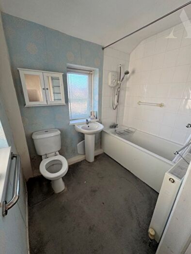 2 Bedroom Semi-Detached House For Sale In Hernefield Road, Birmingham, West Midlands, B34