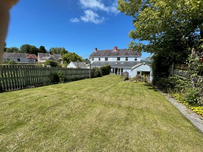 5 Bedroom Semi Detached House For Sale In Alan Road, Llandeilo, SA19