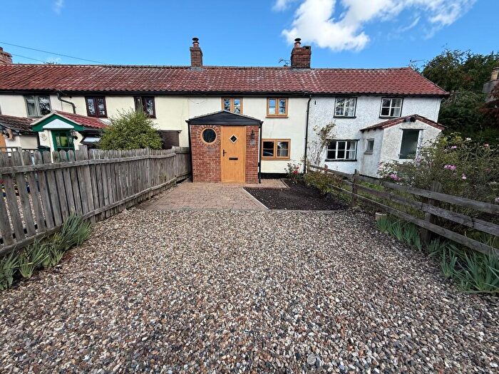 2 Bedroom Cottage For Sale In West Carr Road, Attleborough, Norfolk, NR17