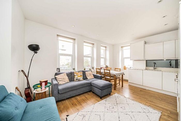 1 Bedroom Flat To Rent In Grand Parade, London, N4