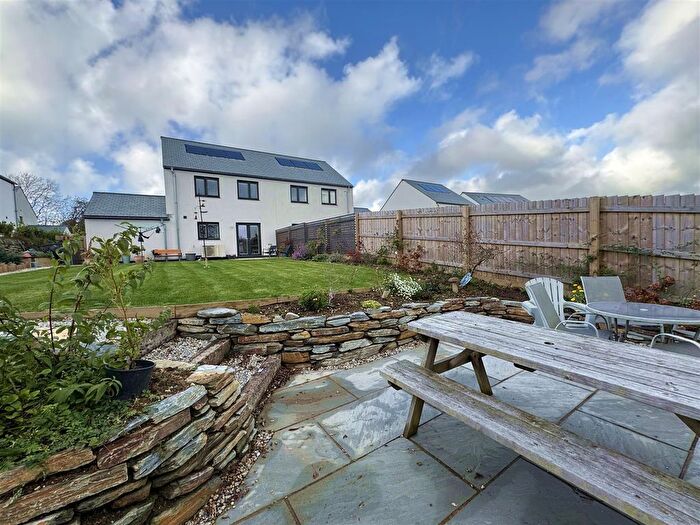 3 Bedroom Semi Detached House For Sale In Chyvounder Fields, Goonhavern, TR4