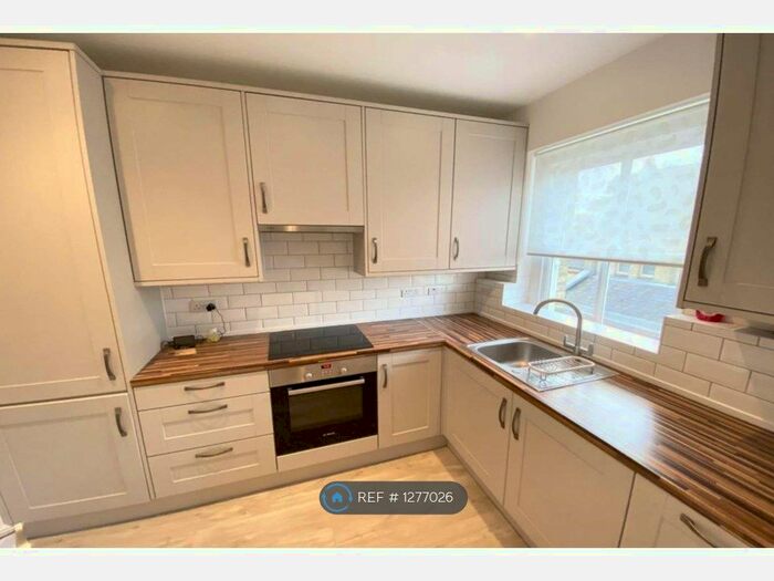 1 Bedroom Flat To Rent In Leavesden Court, Abbots Langley WD5