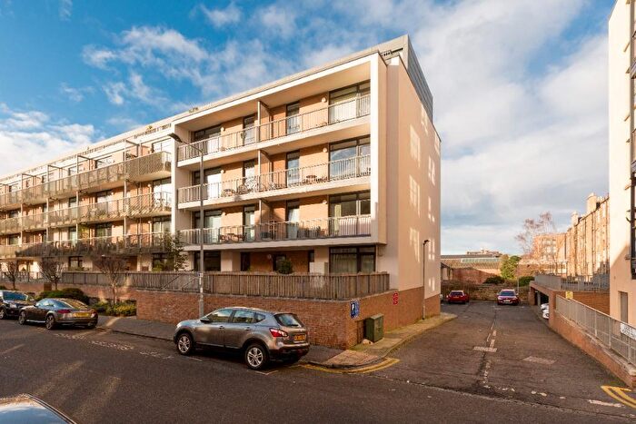 3 Bedroom Flat To Rent In Hopetoun Street, New Town, Edinburgh, EH7