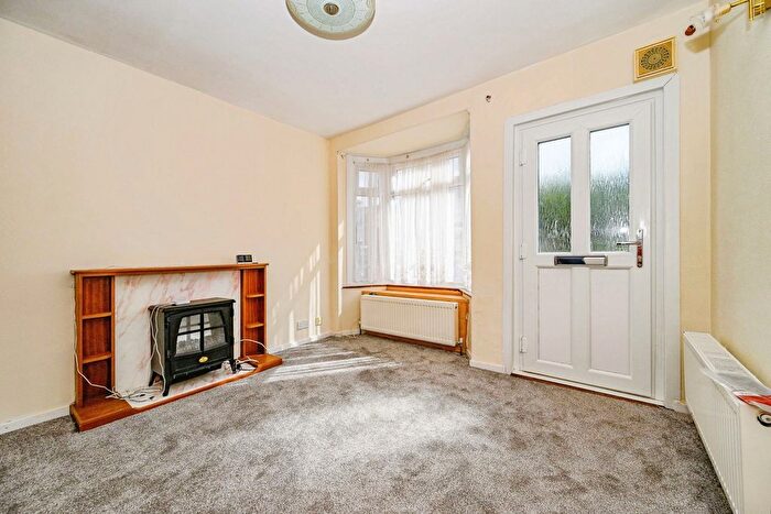 3 Bedroom End Of Terrace House For Sale In West Street, Dunstable, Bedfordshire, LU6