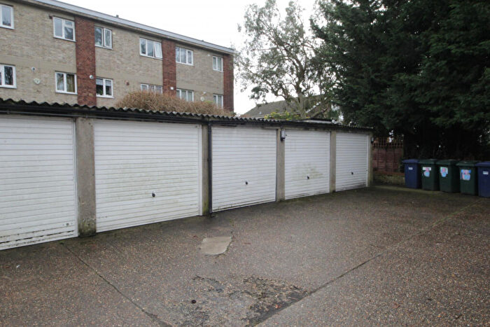 Garage / Parking To Rent In Park Farm Close, East Finchley, London, N2