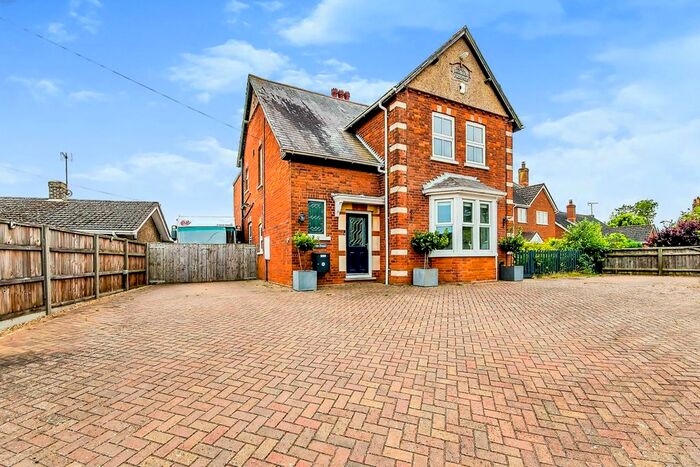 4 Bedroom Detached House For Sale In Roman Bank, Gedney Dyke, Spalding, PE12