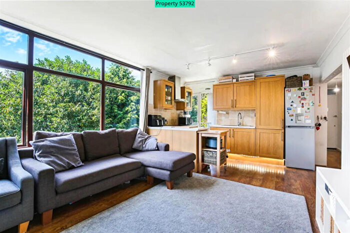 3 Bedroom Flat For Sale In Epsom Road, Epsom, KT17