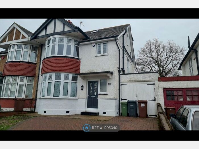 4 Bedroom Semi-Detached House To Rent In Parkside Way, Harrow HA2