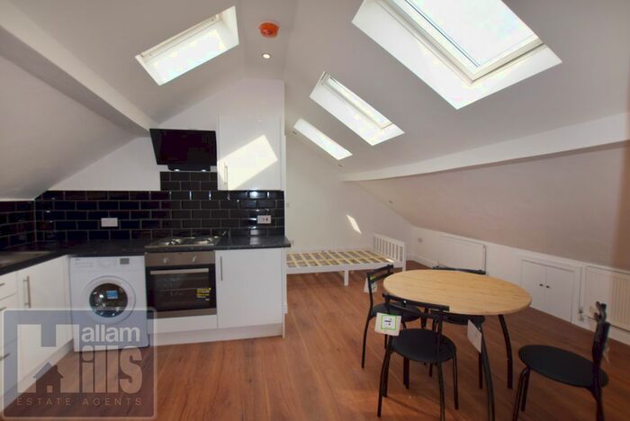 Terraced House To Rent In Meadow Head, Sheffield, South Yorkshire S8