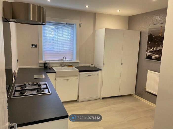 3 Bedroom Flat To Rent In Low Waters Road, Hamilton, ML3