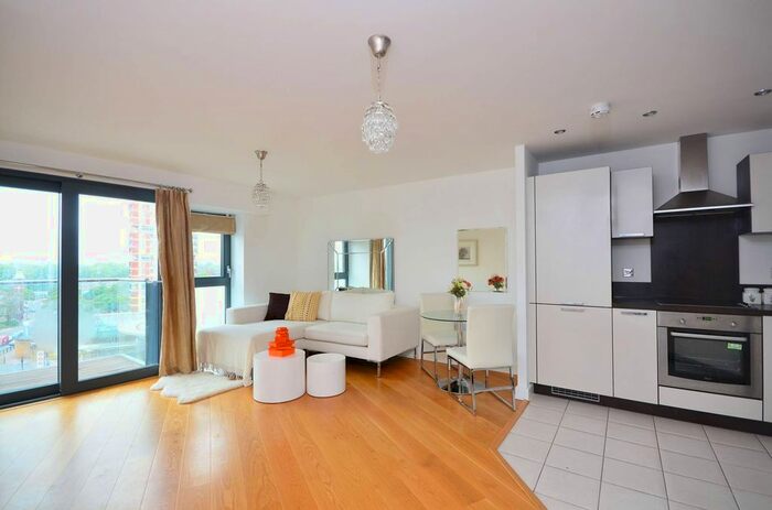 2 Bedroom Flat To Rent In Maple Quays, Canada Water, London, SE16