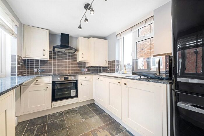 2 Bedroom Flat For Sale In Lordship Lane, East Dulwich, London, SE22