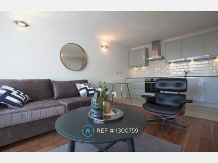 2 Bedroom Flat To Rent In Holly Court, London, SE10