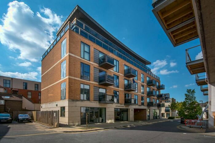 2 Bedroom Flat To Rent In Surbiton Plaza, Surbiton, KT6