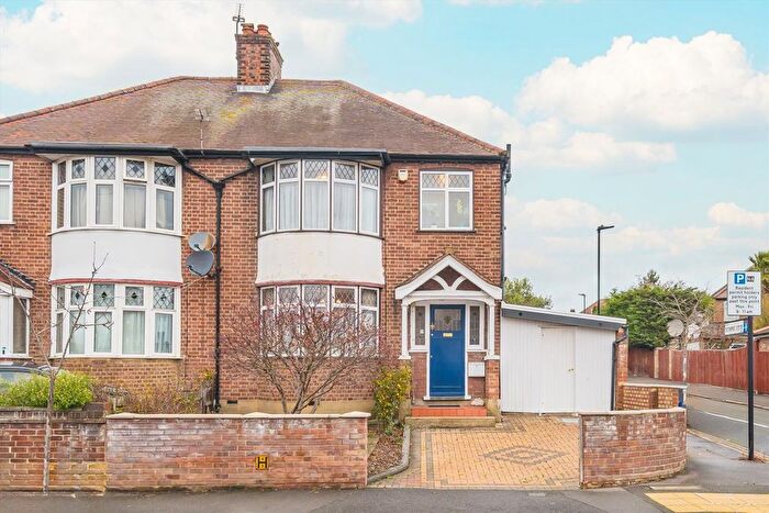 3 Bedroom Semi Detached House For Sale In Parkwood Road, Isleworth, TW7