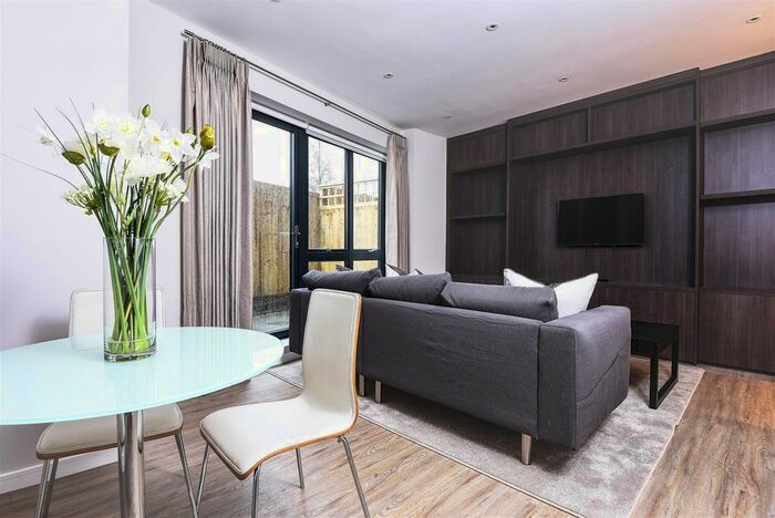 1 Bedroom Flat To Rent In Dee Road, Richmond, TW9