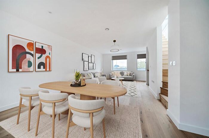 4 Bedroom Town House To Rent In Solar Avenue, Climate Innovation District, LS9