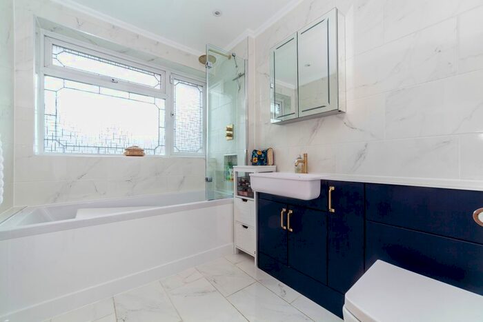 4 Bedroom Detached House To Rent In Sunnyfield Road, Chislehurst, Kent, BR7