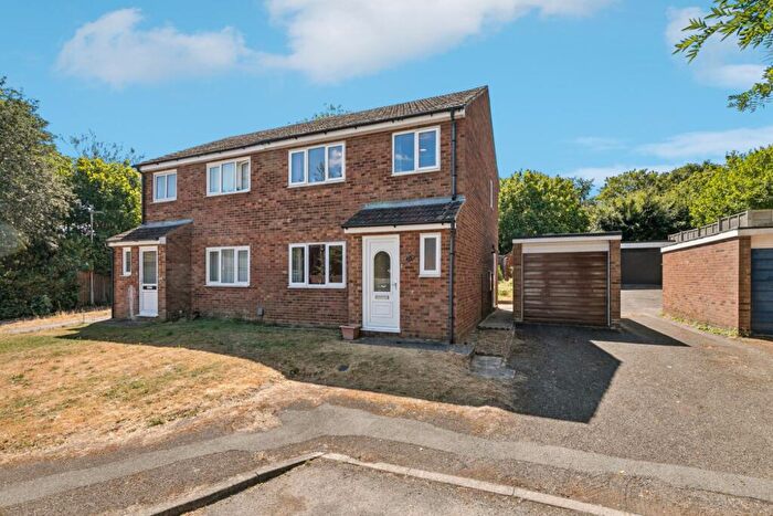 3 Bedroom Semi-Detached House For Sale In Meadowbank, Hitchin, SG4
