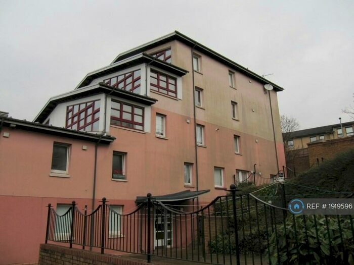 2 Bedroom Flat To Rent In Windsor Crescent, Clydebank, G81