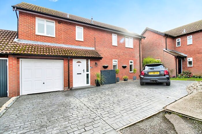 4 Bedroom Link Detached House For Sale In Warmans Close, Wantage, Oxfordshire, OX12