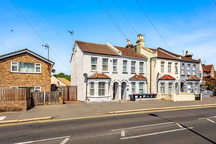2 Bedroom End Of Terrace House For Sale In Fairfax Drive, Westcliff-On-Sea, SS0