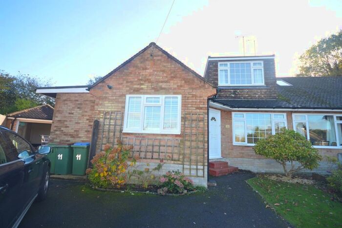 4 Bedroom Bungalow To Rent In Rosier Way, Billingshurst, RH14