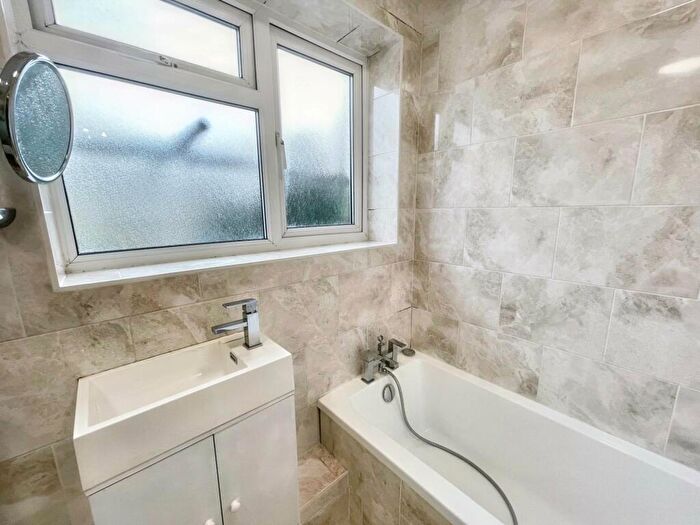 2 Bedroom Apartment To Rent In West Cliff, Bournemouth, BH4