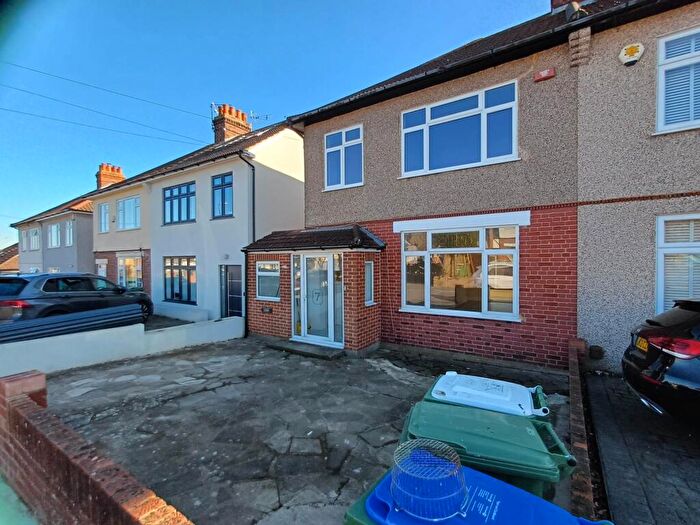 3 Bedroom House To Rent In Orchard Ave, Belvedere, DA17