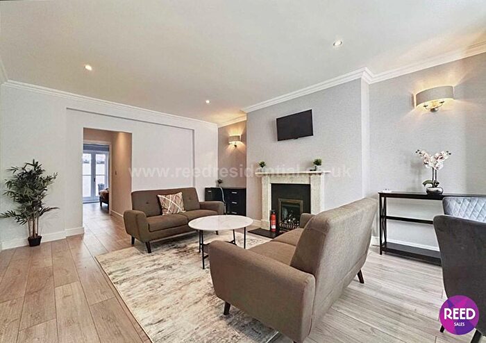 2 Bedroom Flat To Rent In Gloucester Terrace, London, W2