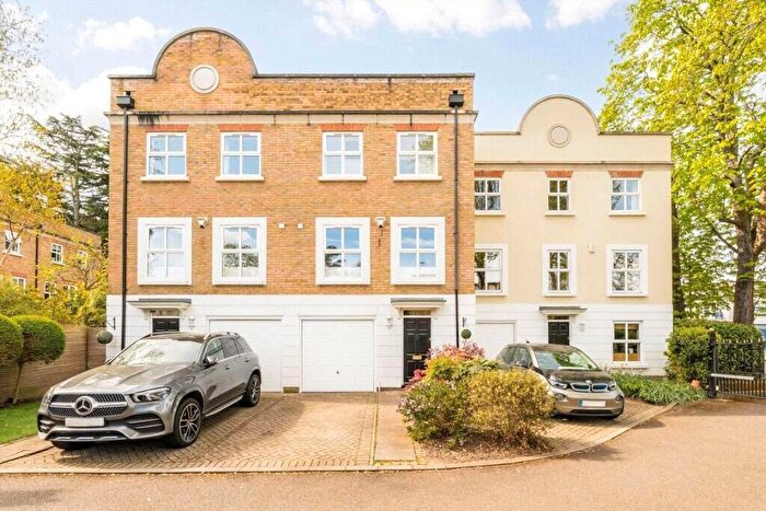 4 Bedroom Terraced House To Rent In The Laurels, Weybridge, KT13