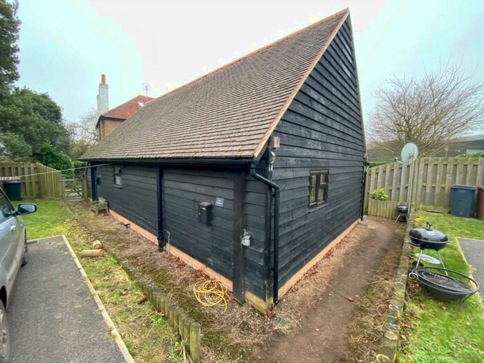 2 Bedroom Cottage To Rent In Earls Lane, Potters Bar, EN6