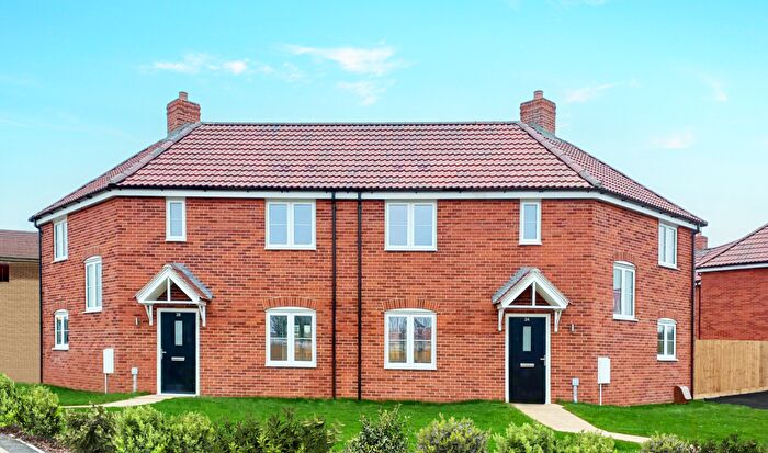3 Bedroom Semi-Detached House For Sale In Tillet Way, Norwich, Norfolk, NR13