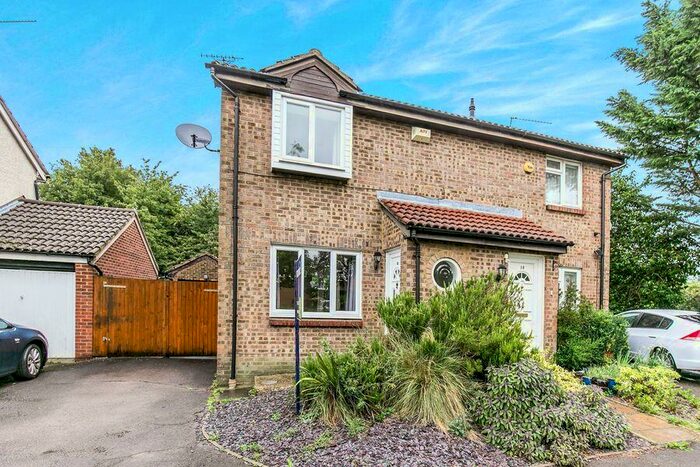 3 Bedroom Semi-Detached House To Rent In Catcliffe Way, Lower Earley, RG6