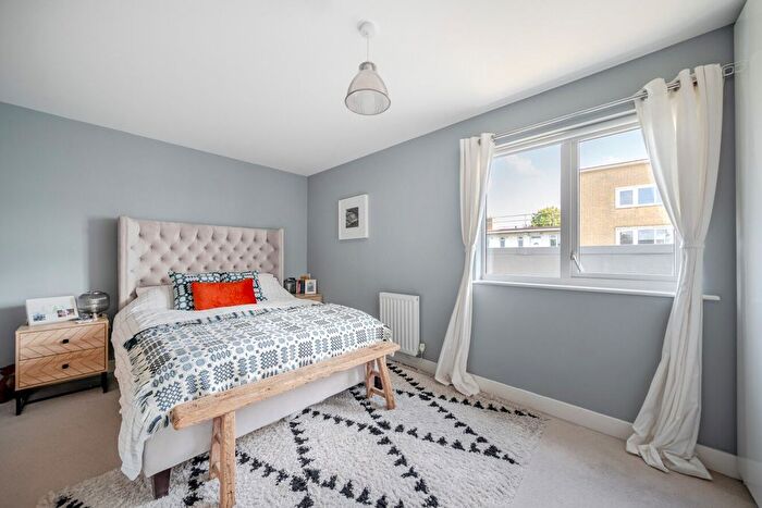 1 Bedroom Flat For Sale In Limerick Close, Balham, London, SW12