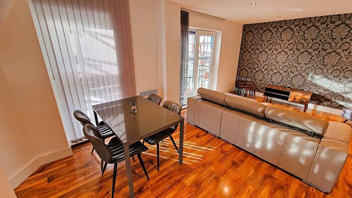 2 Bedroom Apartment To Rent In , Taylorson St South, M5