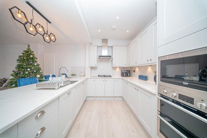 3 Bedroom End Of Terrace House For Sale In Albany Road, Old Windsor, SL4