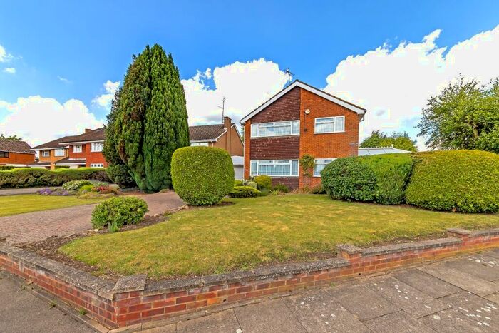 4 Bedroom Detached House To Rent In Old Bedford Road, Luton, Bedfordshire, LU2